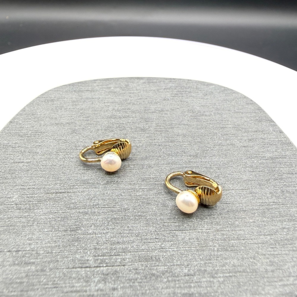 Gold Tone Faux Pearl Clip On Earrings Ribbed Shell Classic Costume Jewelry Pair